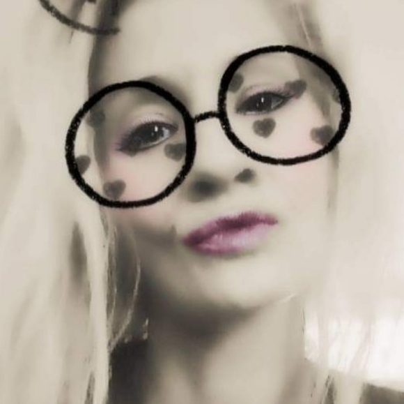 Meet your Posher, Betty sue lovelies welcome ♥ - Picture 2 of 9